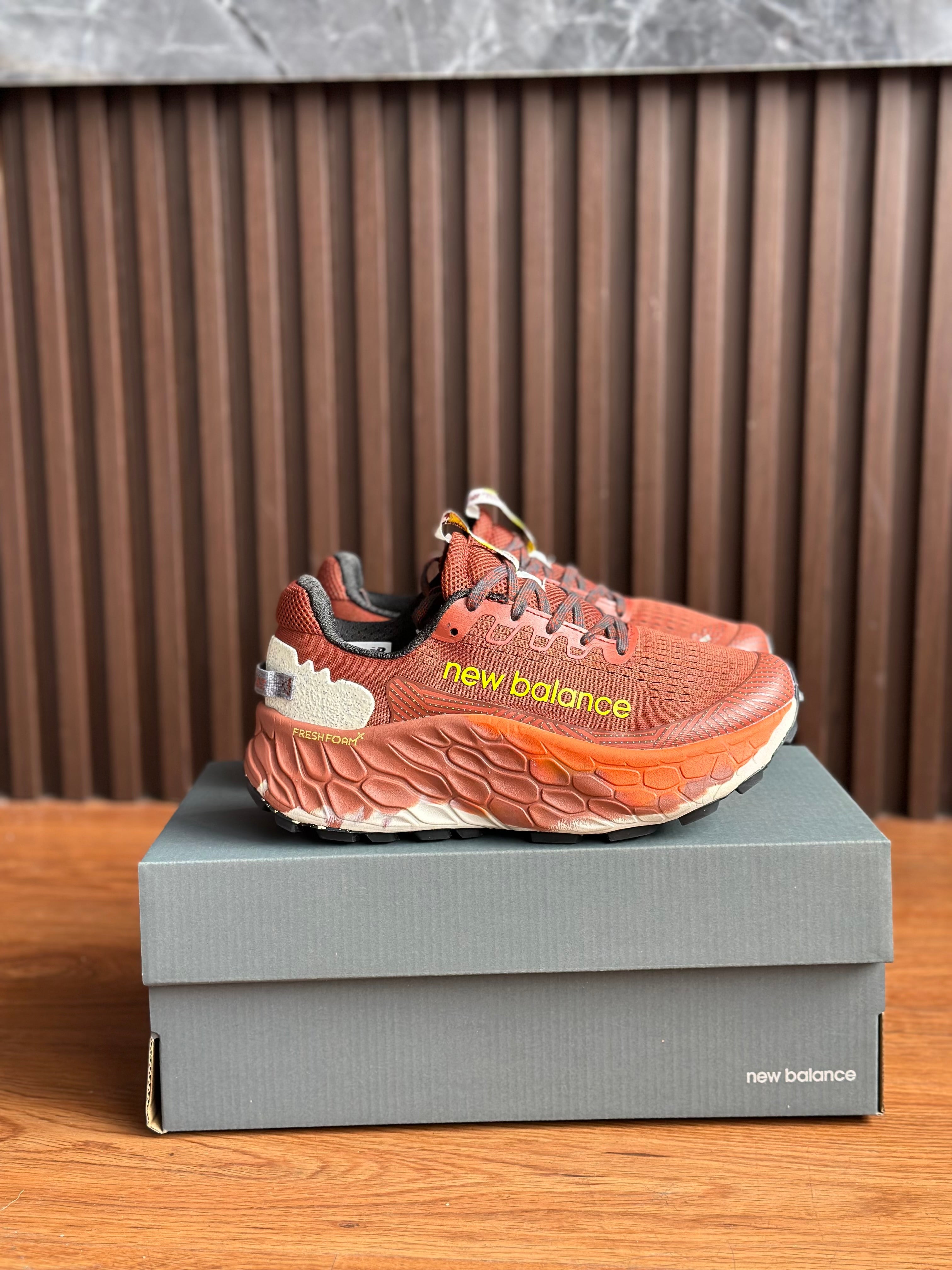 NEW BALANCE MORE V4
