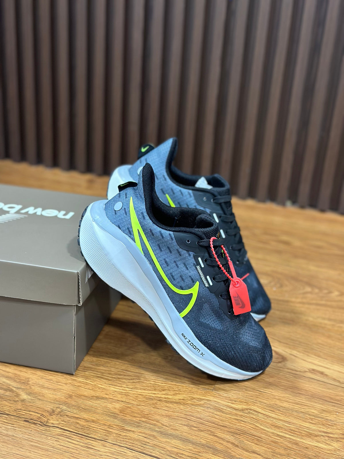 NIKE VOMERO 17