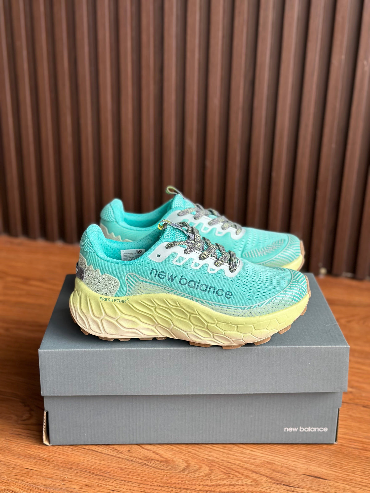 NEW BALANCE MORE V4