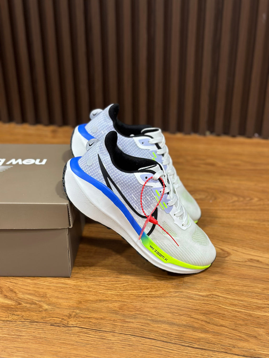 NIKE VOMERO 17