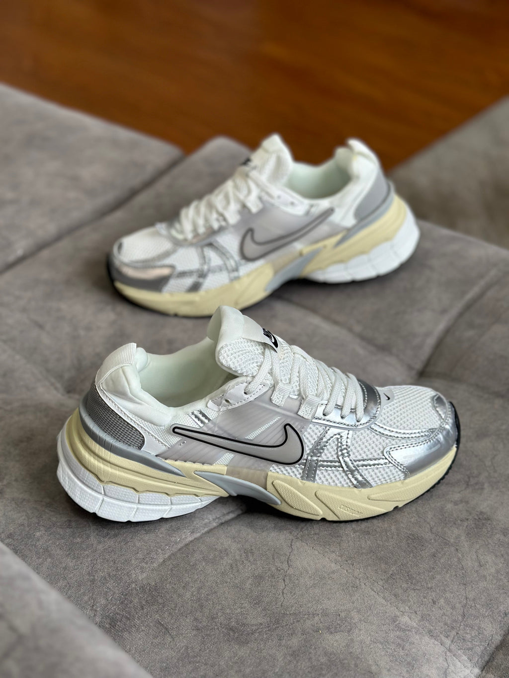 NIKE V2K RUN