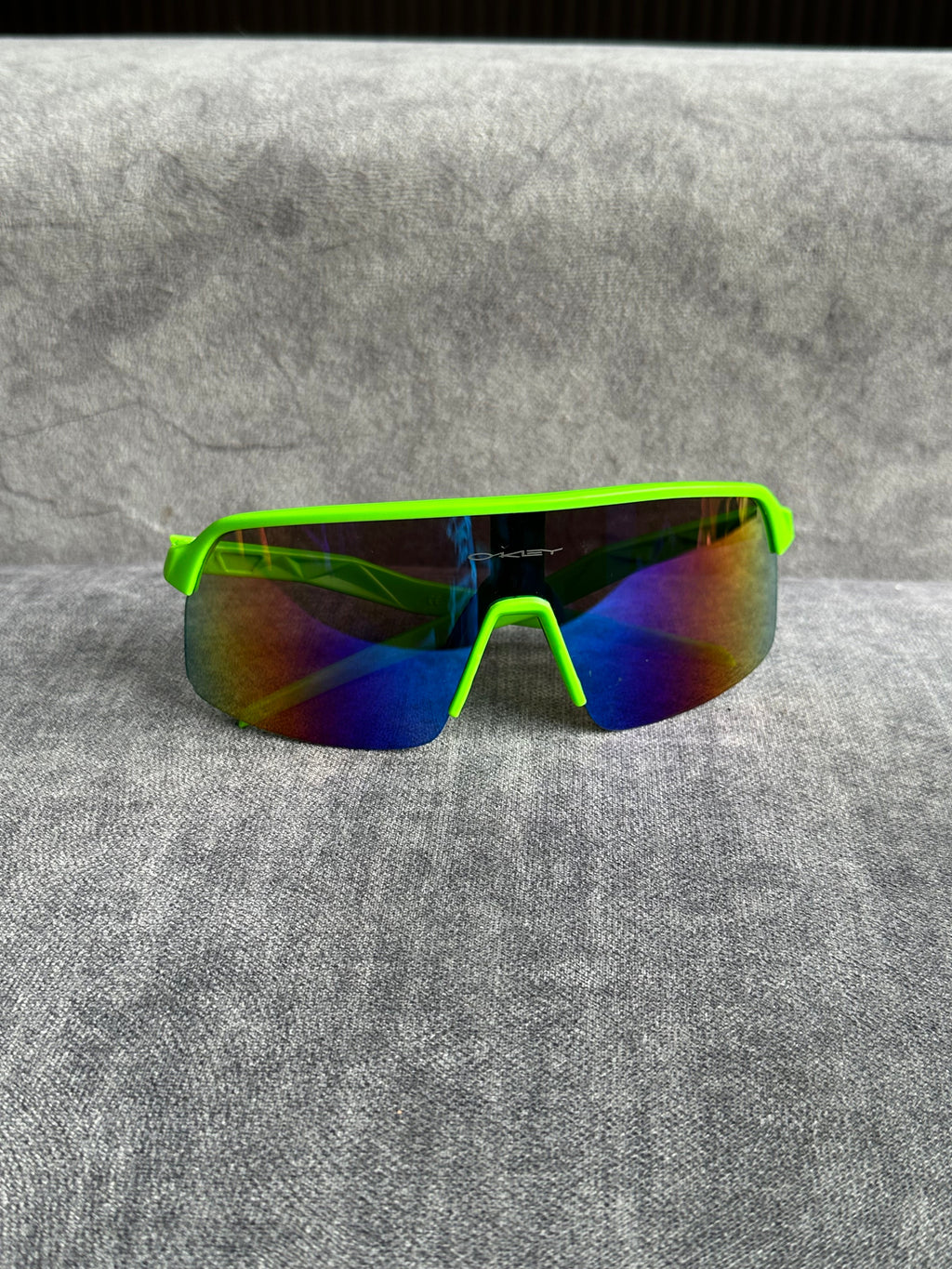 OAKLEY