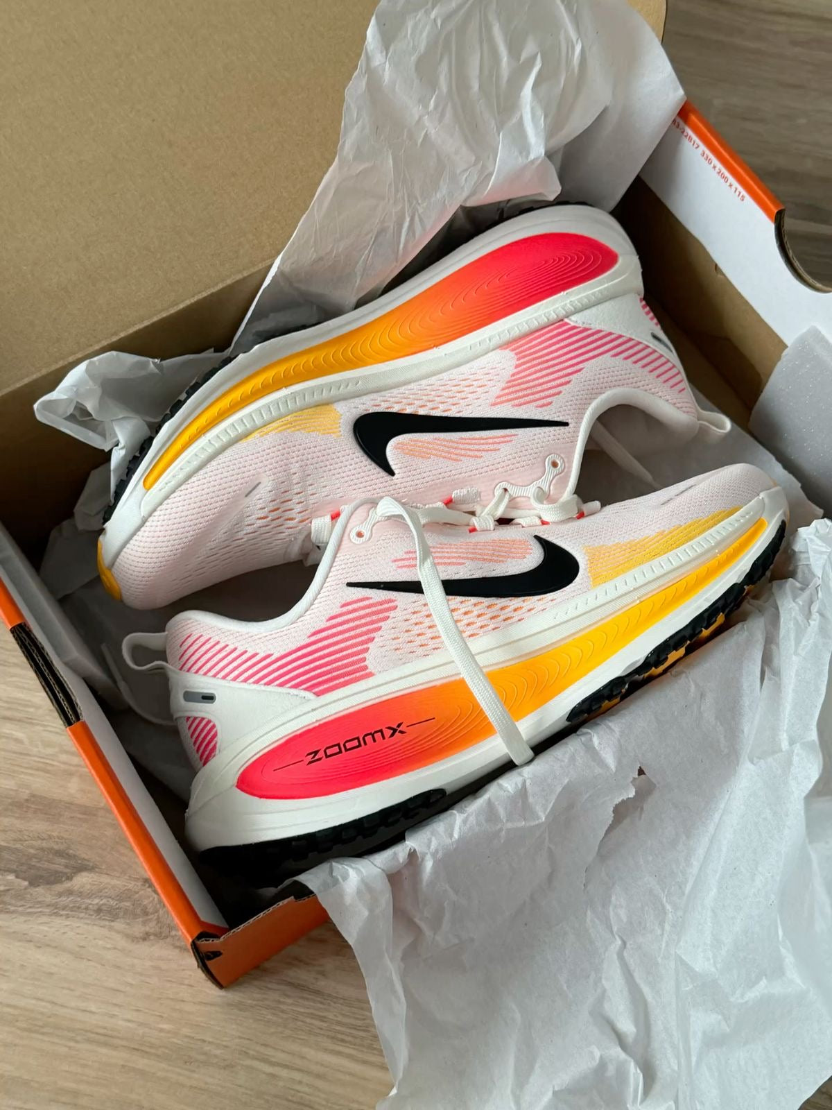 NIKE VOMERO 18