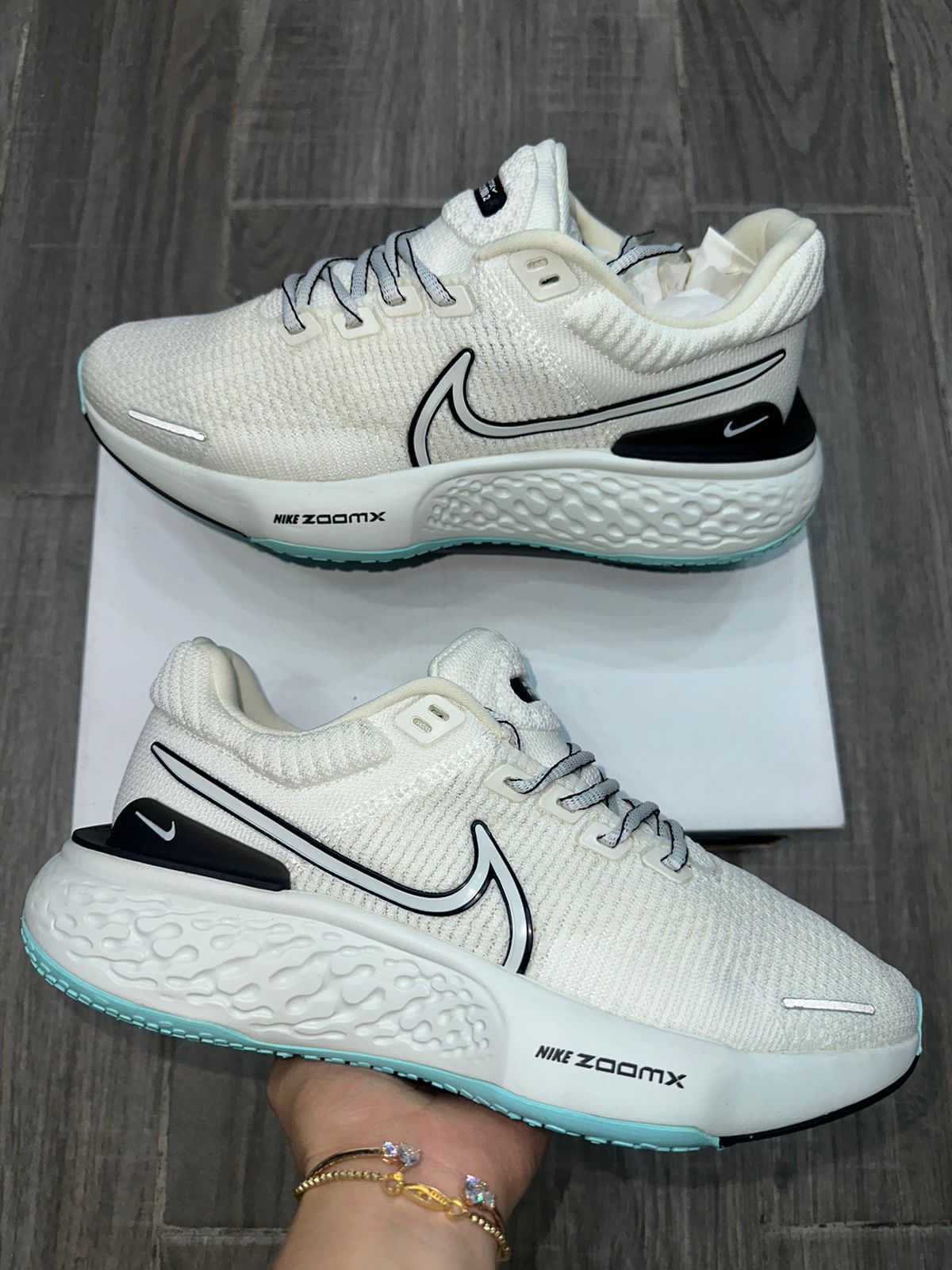 NIKE INVINCIBLE2